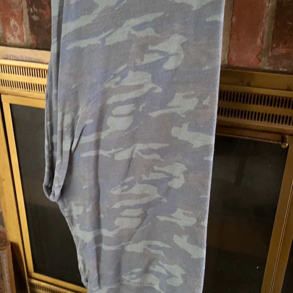 Large Monrow camo sweatpants